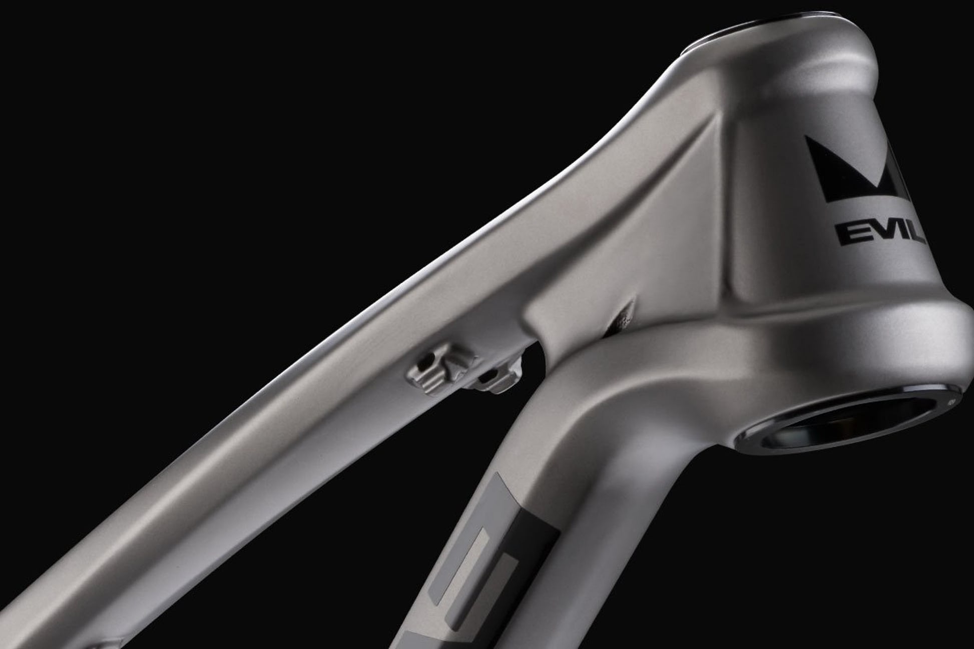 evil-insurgent-lb-unidirectional-carbon